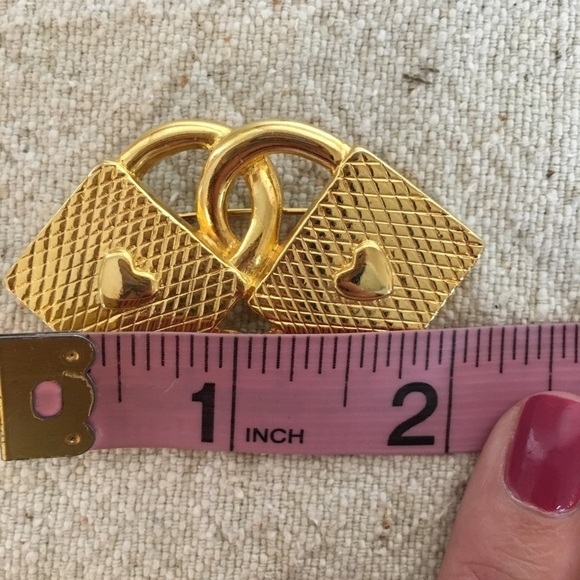 Gold Hearts Pin Brooch Two Heart Baskets One Ctr - Picture 4 of 6